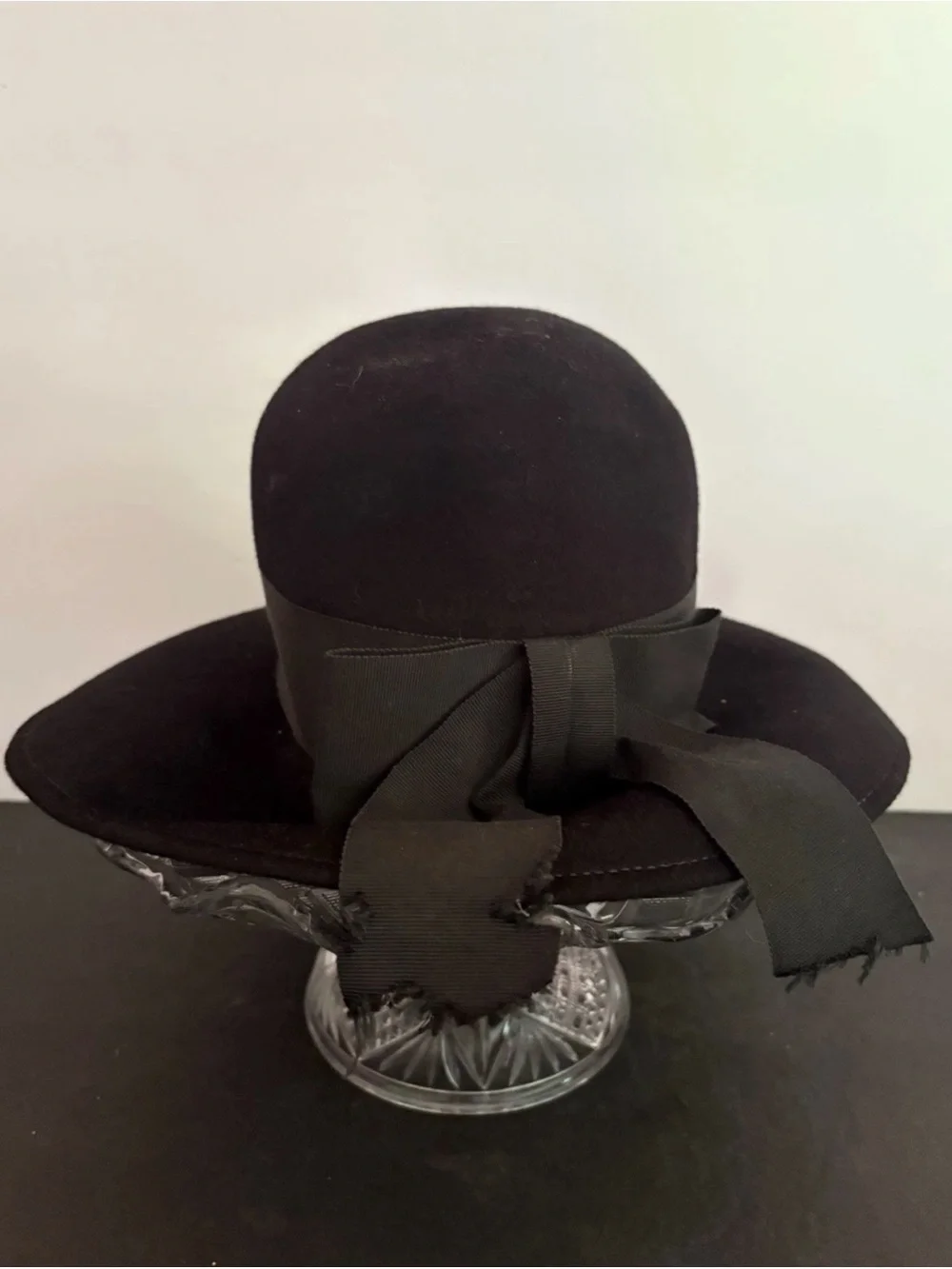 Vintage Ladies Black Felt Wide Rim Hat Grosgrain Ribbon Bow MCM Classic